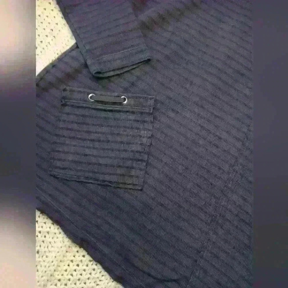 Soft souroundings turtle neck sweater - Picture 2 of 6